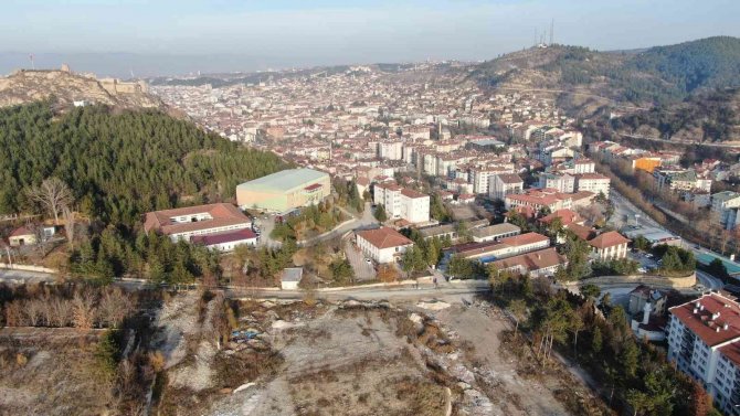 Spor Salonunun Fabrikaya Dönüştüğü Meslek Lisesinde 120 Bin Ahşap Oyuncak Üretildi