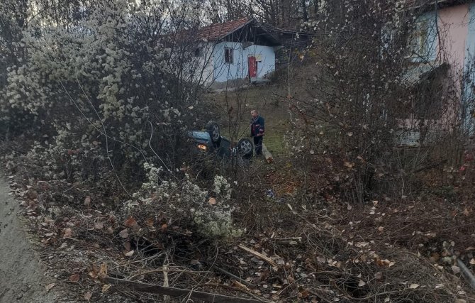 Şarampole Devrilen Otomobildeki Askeri Personel Yaralandı