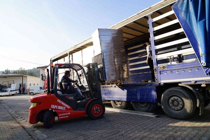 Spor Salonunun Fabrikaya Dönüştüğü Meslek Lisesinde 120 Bin Ahşap Oyuncak Üretildi