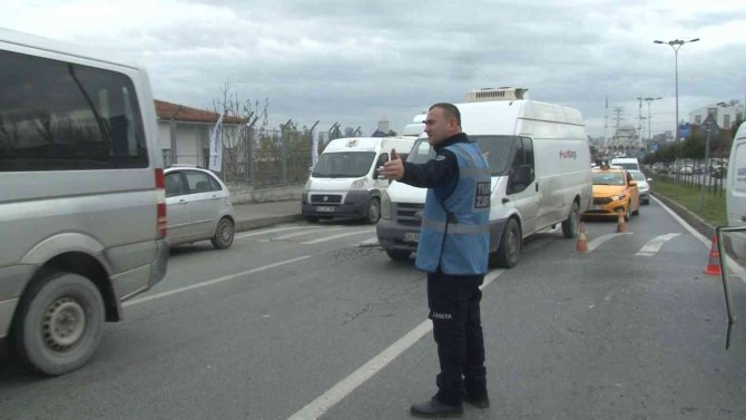 Başakşehir’de 2 Ticari Aracın Karıştığı Kazada, 2 Kişi Yaralandı