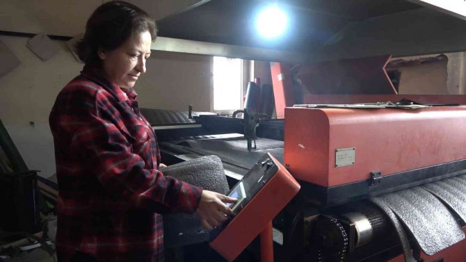 Mikro Kredi Desteğiyle Ev Hanımıyken İş Kadını Oldu: Ürettiği Çantaları 22 Ülkeye İhraç Etti