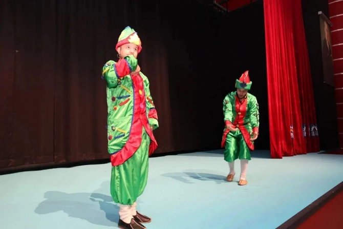 Çocuklar Karagöz’ün Karnesini İzledi