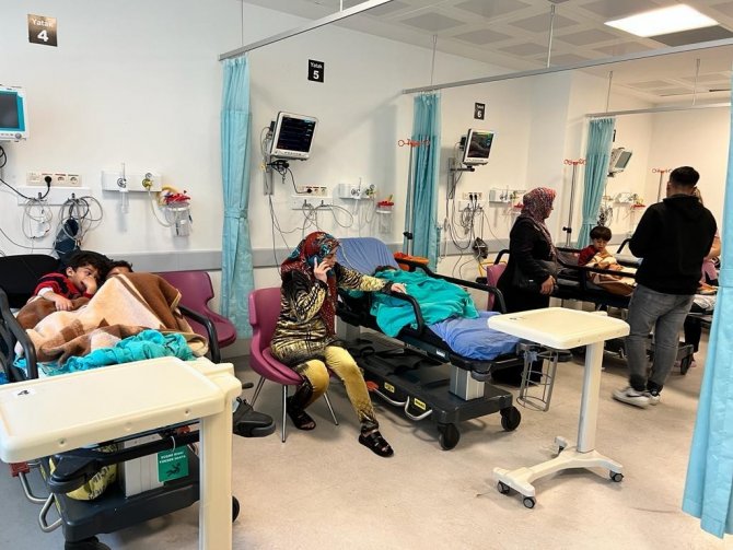 Suriyeli Ailenin Yaşadığı Evi Su Bastı, 4 Çocuk Kurtarılarak Hastanede Tedavi Altına Alındı