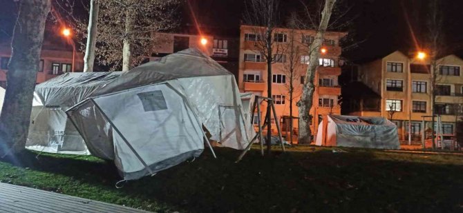 Düzce’de Çadırları Lodos Vurdu
