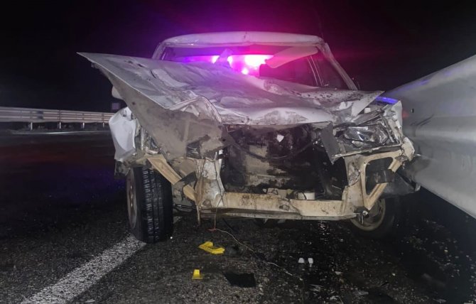 Kamyona Arkadan Çarpan Otomobildeki 2 Kişi Yaralandı