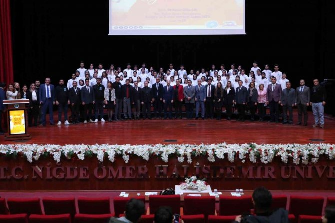 Üniversitede Aşçılık Önlüğü Giyme Töreni Yapıldı