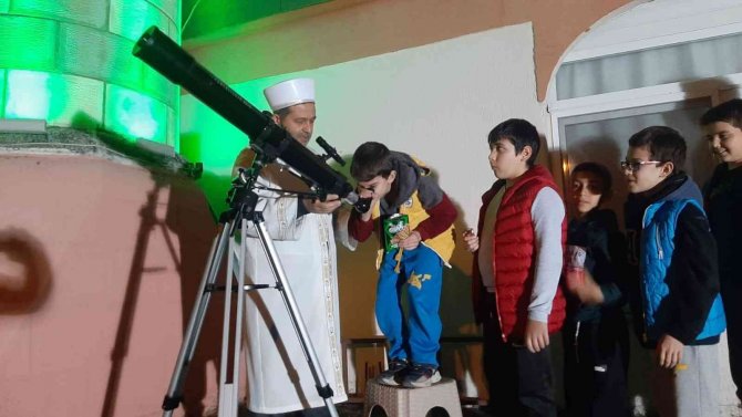 Çatısına Teleskop Kurulan Cami, Çocukların Ve Gençlerin İlgisini Çekiyor