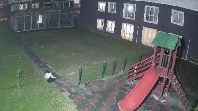 10’uncu Kattan Düşen Kadının O Anları Kameraya Yansıdı