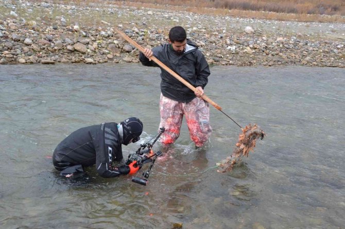 Dünyayı Heyecanlandıran Balığın Bulunduğu Sason Çayı Ağlardan Temizlendi