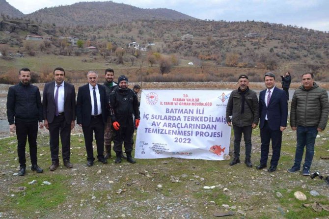 Dünyayı Heyecanlandıran Balığın Bulunduğu Sason Çayı Ağlardan Temizlendi