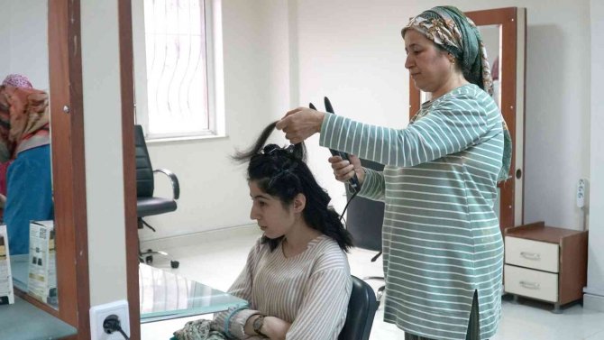 Kuaförlük Ve Cilt Bakım Kursuna Yoğun İlgi