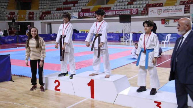 Sivas’ta Karate Coşkusu Yaşandı