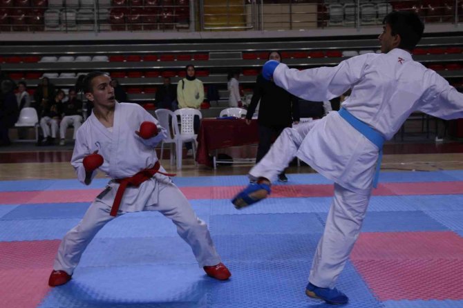 Sivas’ta Karate Coşkusu Yaşandı
