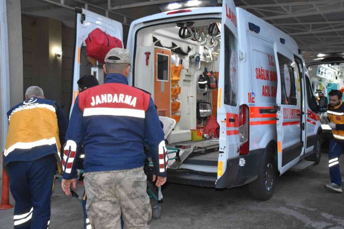 Şanlıurfa’da Tarım İşçilerini Taşıyan Minibüs Şarampole Devrildi: 23 Yaralı