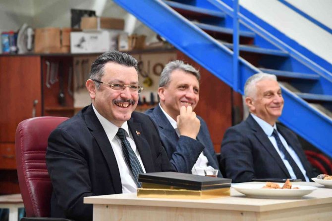 Başkan Genç, Belediye İşçileriyle Bir Araya Geldi