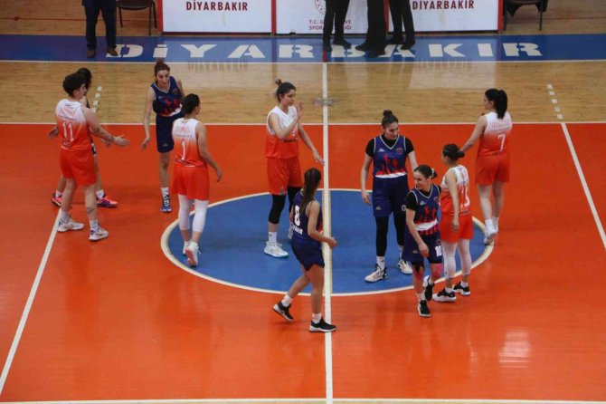 Diyarbakır Kadın Basketbol Takımı Kendi Sahasında Güldü