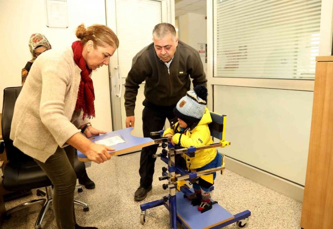 Van Büyükşehir Belediyesinden Engelli Vatandaşlara Medikal Malzeme Desteği