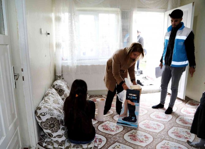Van Büyükşehir Belediyesinden Engelli Vatandaşlara Medikal Malzeme Desteği