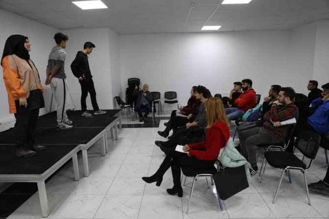 İ̇pekyolu Belediyesi Tiyatro Kulübü Kuruldu