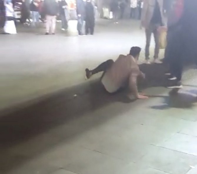İ̇stanbul’da Yaşanan Tekme, Yumruk Ve Silahlı Kavgalar Kamerada