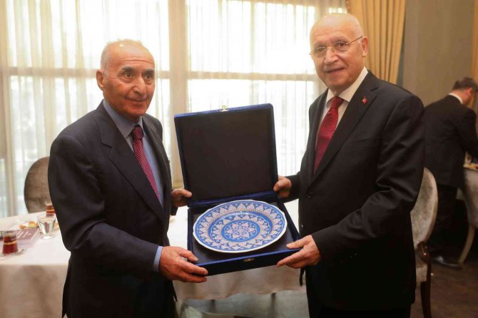 Tüsi̇av’dan Hikmet Çetin’e Vefa Beratı