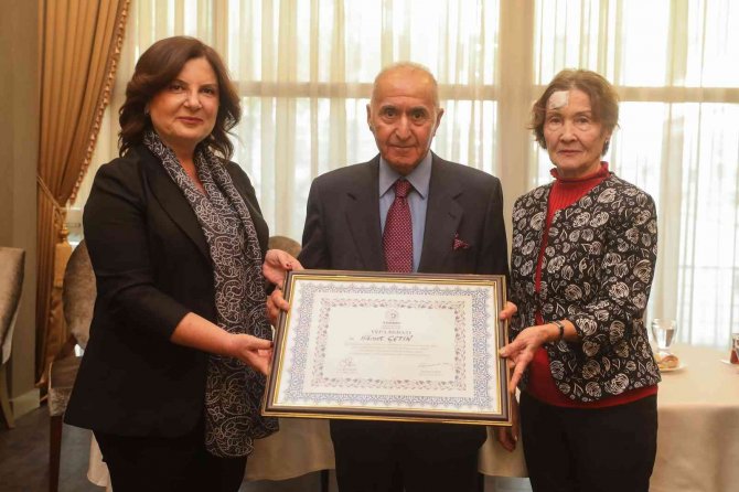 Tüsi̇av’dan Hikmet Çetin’e Vefa Beratı
