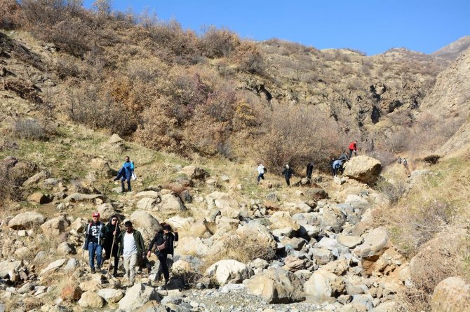Yüksekovalı Dağcılardan Nehri Köyüne Kültür Turu