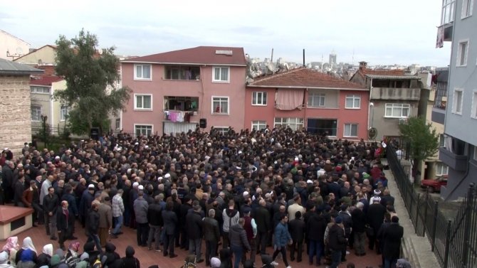 İ̇stanbul’da Polisin Kaçan Gaspçılara Açtığı Ateş Sonucu Hayatını Kaybeden Genç Kız Son Yolculuğuna Uğurladı