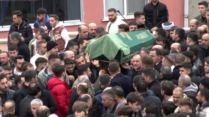 İ̇stanbul’da Polisin Kaçan Gaspçılara Açtığı Ateş Sonucu Hayatını Kaybeden Genç Kız Son Yolculuğuna Uğurladı