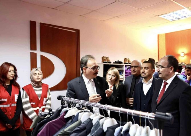 Bşeü’de ‘Sevgi Butiği’ Açıldı