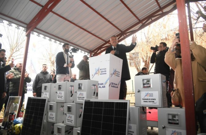 Başkan Karalar, Tufanbeyli’de Güneş Enerjisi Paneli Dağıttı