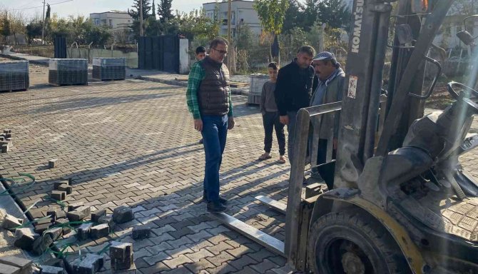 Samsat’ta Yol Çalışmaları Devam Ediyor