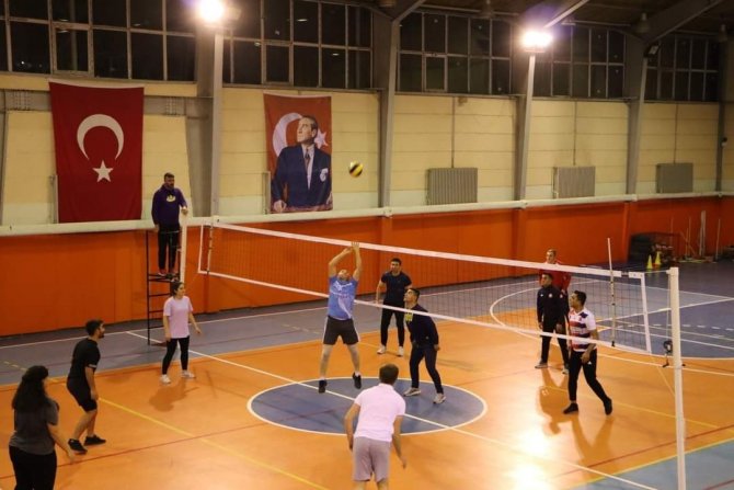 Emirdağda’da Kurumlar Arası Turnuva Başladı