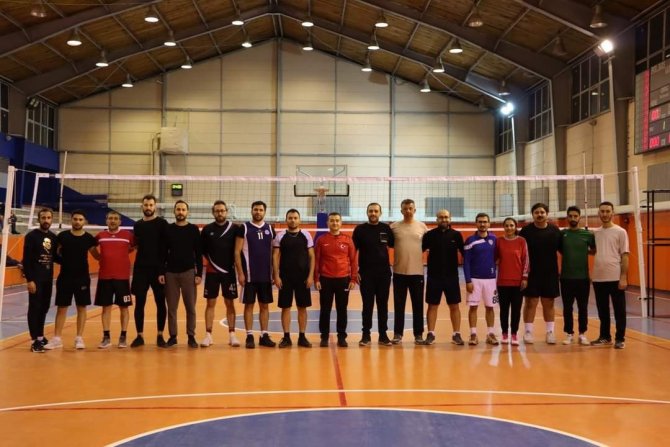 Emirdağda’da Kurumlar Arası Turnuva Başladı