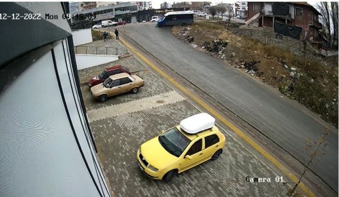 Aracı İçerisinde Silahlı Saldırıya Uğrayan Minibüsçünün Kaza Anı Kamerada