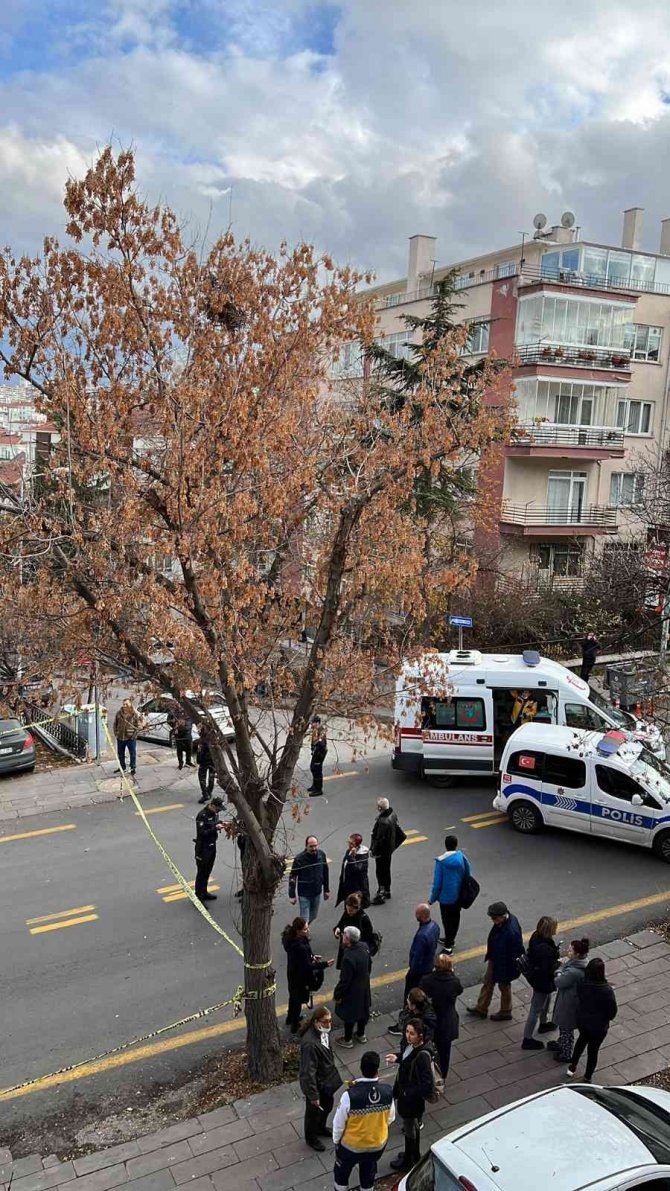 Ankara’da Eski Eşini Ağır Yaralayarak Başında Bekleyen Şahısın Yeni Görüntüleri Ortaya Çıktı