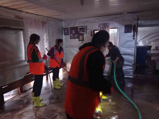 Antalya’daki Sel Felaketine, Aydın’daki Gönüllülerden Yardım Eli
