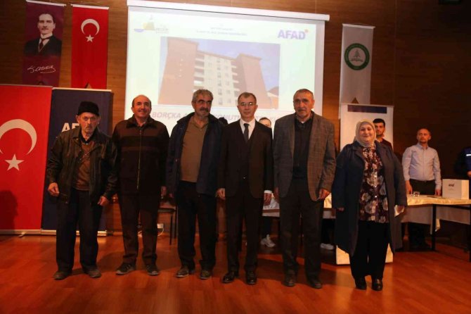 Artvin’in Borçka İlçesinde 44 Afet Konutunun Anahtar Teslim Töreni Yapıldı