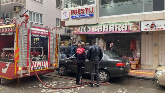 Baharatçıda Çıkan Yangın Korkuttu