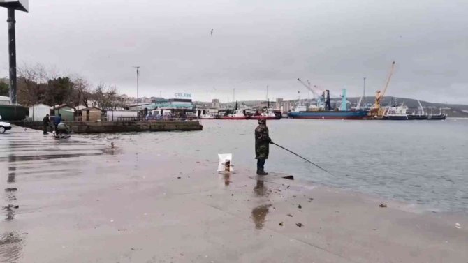 Bandırma’da Fırtına Hayatı Olumsuz Etkiliyor