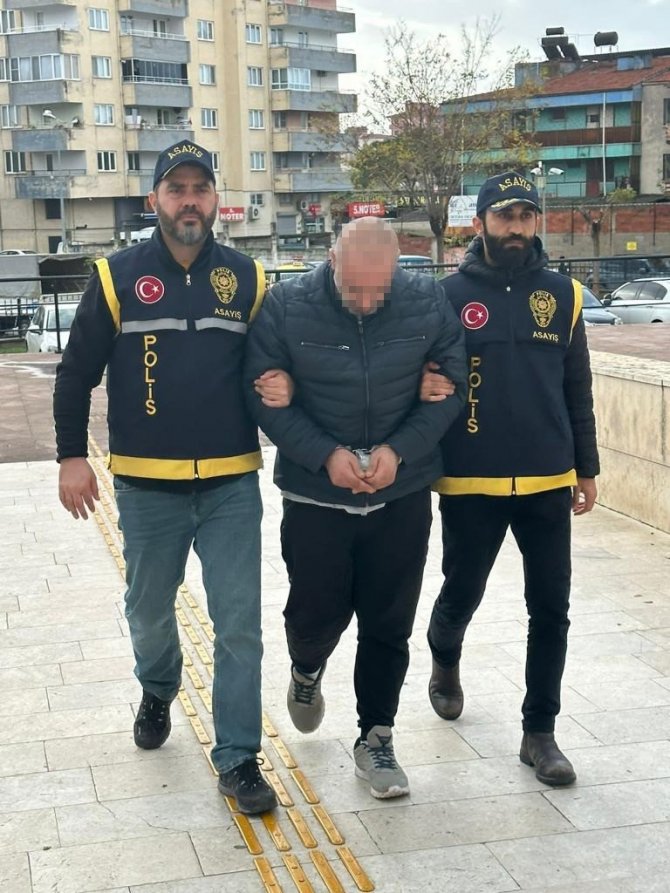Minibüste Teşhircilik Yapan Şahıs Tutuklandı