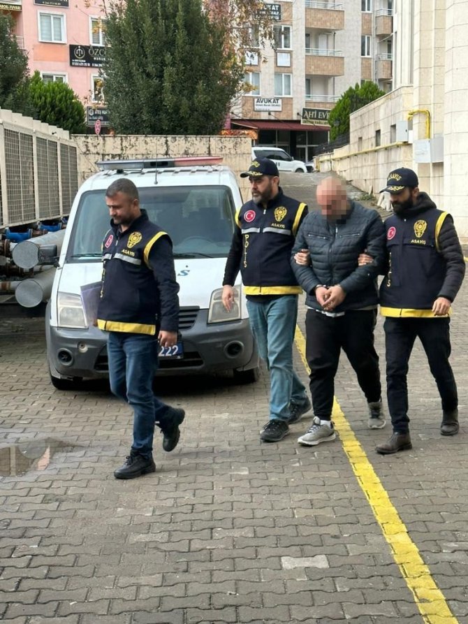 Minibüste Teşhircilik Yapan Şahıs Tutuklandı