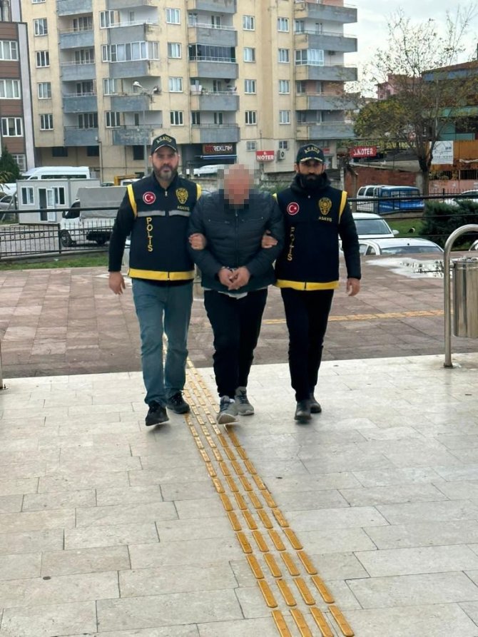 Minibüste Teşhircilik Yapan Şahıs Tutuklandı