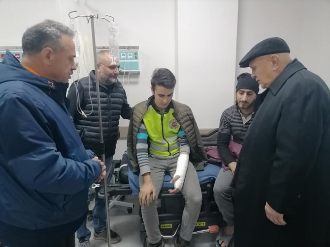 Başkan Pekmezci, Yaralı İşçileri Hastanede Ziyaret Etti