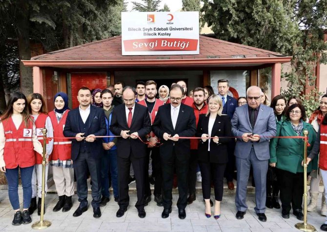 Bşeü’de ‘Sevgi Butiği’ Açıldı