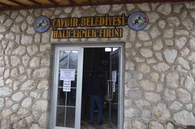 Bu Fırında Ekmek Ucuzken, Daha Da Ucuzladı: 3 Tl’den 2,5 Tl’ye Düştü