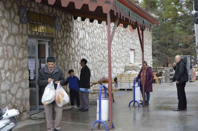 Bu Fırında Ekmek Ucuzken, Daha Da Ucuzladı: 3 Tl’den 2,5 Tl’ye Düştü