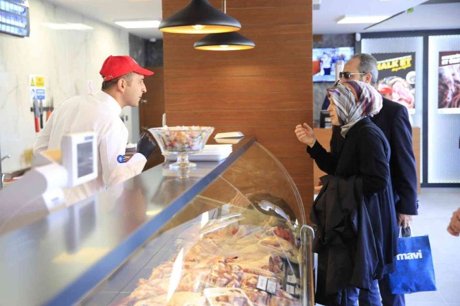 Antalya’da Halk Et Satış Mağazalarından 3 Yılda 1 Milyon 84 Bin 422 Kg Et Ürünü Satıldı