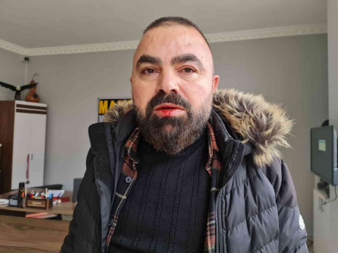 Chp’li Yöneticiden Gazeteciye Yumruklu Saldırı Kamerada