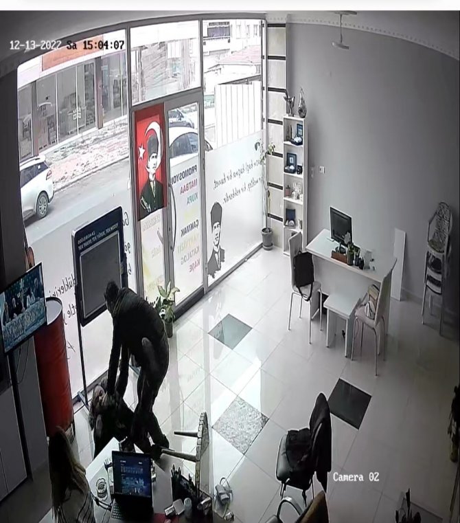 Chp’li Yöneticinin Yumrukladığı Gazeteci: “Suç Duyurusunda Bulunacağım, Türk Adaletine Güvenim Tam”